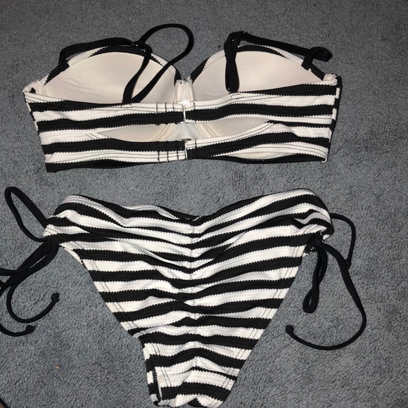 bikini - Picture 2 of 2